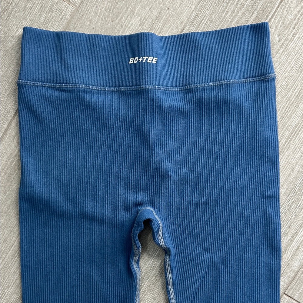 Bo+Tee Seamless Blue Ribbed Leggings